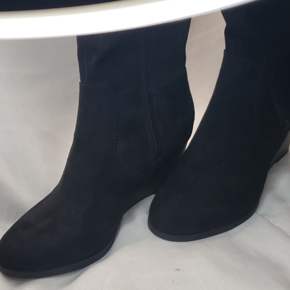 Boots - Picture 7 of 8